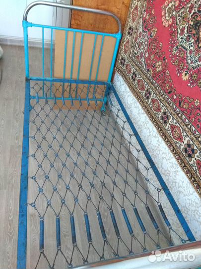 Кровать металлическая б/у, матрас б/у, подушки б/у