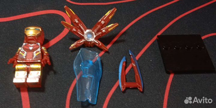Lego минифигурки marvel и DC