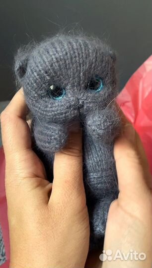 Вязаная игрушка котенок (ручная работа)