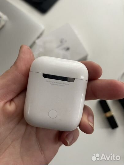 Airpods 2 оригинал, только кейс