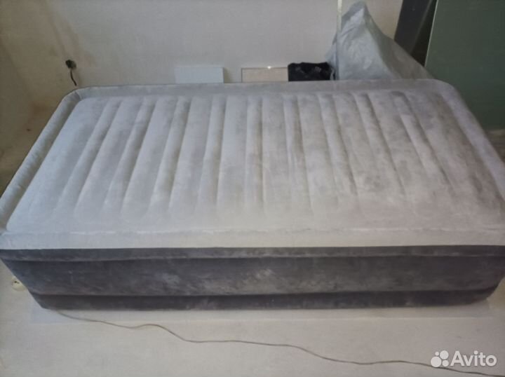 Надувная кровать матрас с насосом