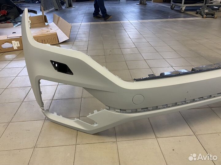 Бампер передний Volkswagen Touareg 3 оригинал