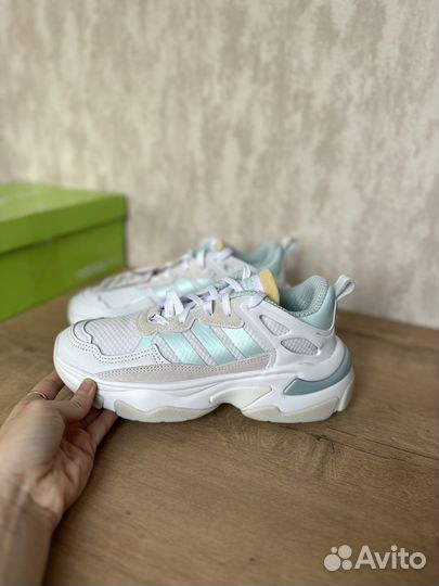 Кроссовки adidas новые оригинал