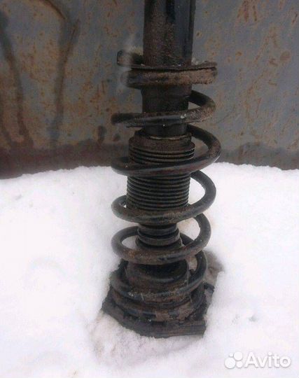 Пружина подвески Nissan Primera P12 2002