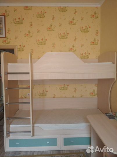Продаю двухъяруснуя кровать фабрики Лазурит