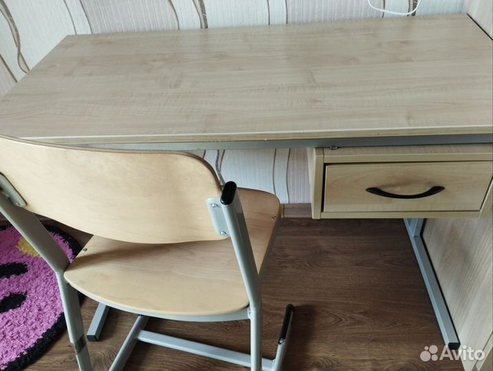 Письменный стол для школьника бу