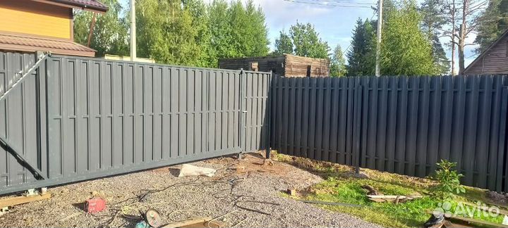 Забор из евроштакетника под ключ