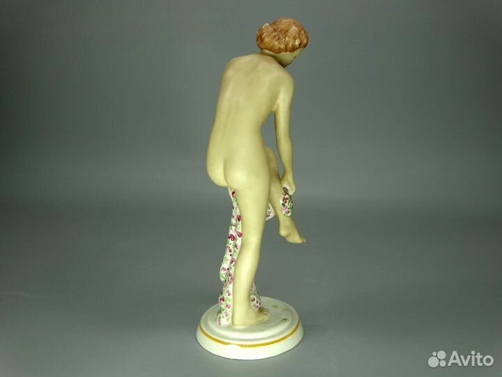 Фарфоровая статуэтка royal DUX