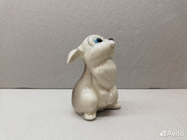 Фигурка зайчонок фарфор