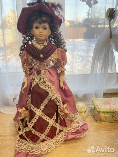 Кукла фарфоровая коллекционная