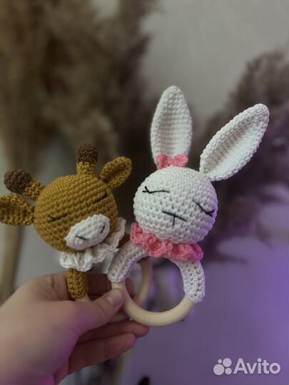 Деревянные грызунки, погремушки, вязанные игрушки