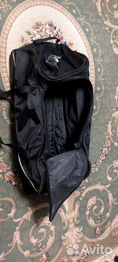 Хоккейная сумка на колёсах