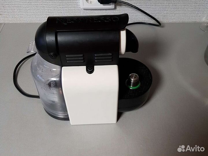 Капсульная кофемашина Delonghi nespresso