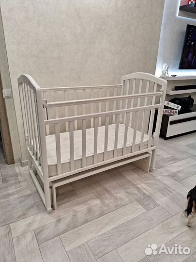 Кровать с маятником