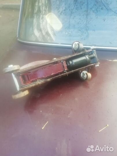 Домкрат подкатной 3 тонны