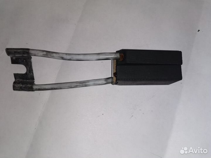 Модель карбоновой щетки размер 2/10х25х44