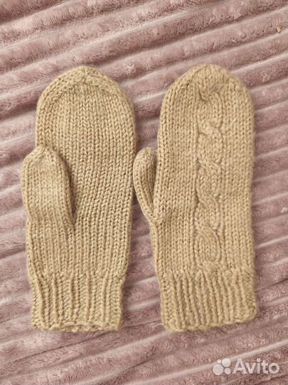 Варежки вязаные женские