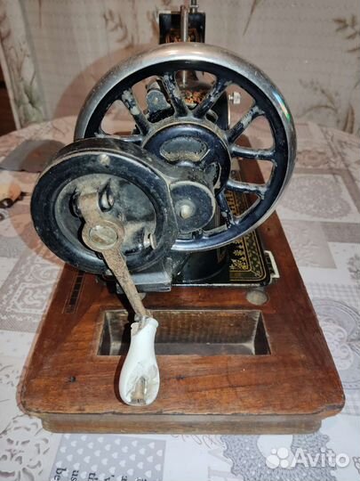 Швейная машинка юбилейная Naumann