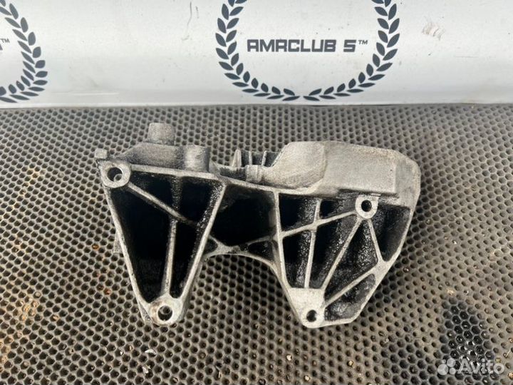 Кронштейн компрессора кондиционера Opel Vectra B