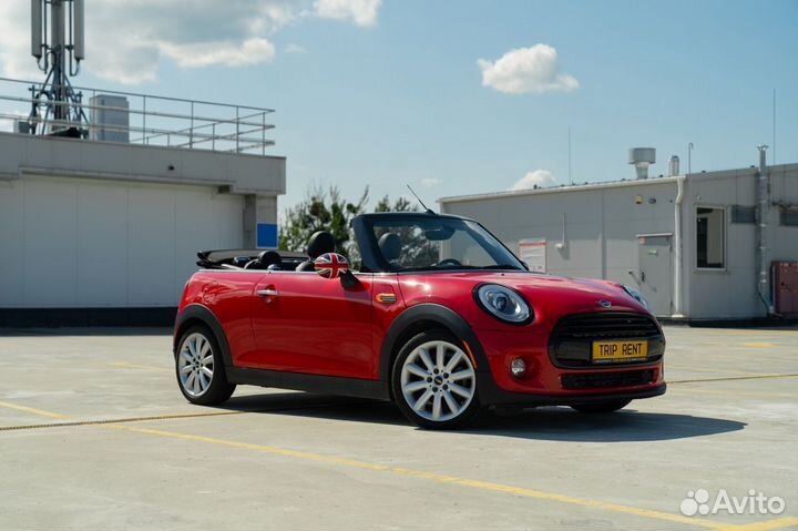 Аренда ярко-красного Mini Cabrio 2019г