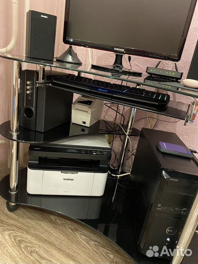 Стол компьютерный стеклянный