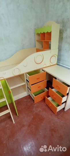 Детская кровать чердак со столом