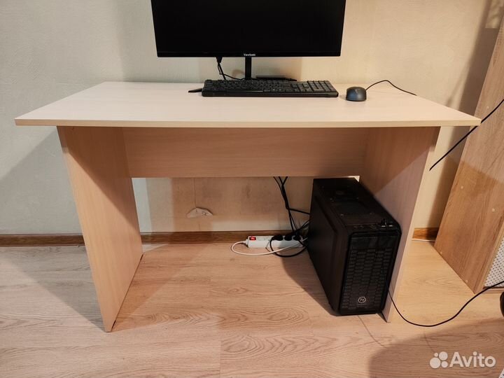 Письменный стол