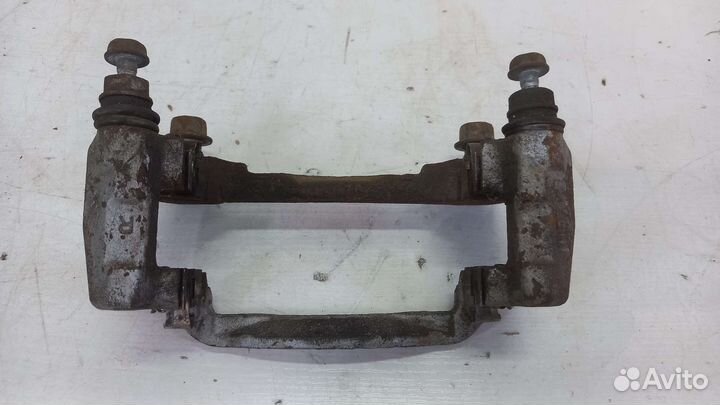 Скоба переднего суппорта правая Mazda 6 GJ