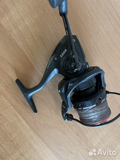 3 удочки raffer и 1 катушка caiman 5000