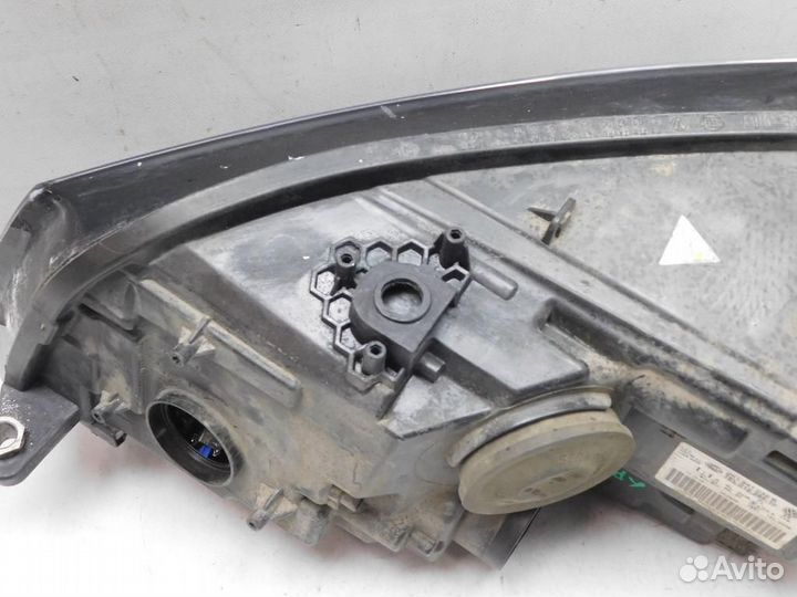 Фара правая Volkswagen Caddy