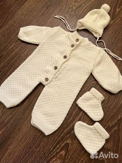 Комплект на выписку вязанный