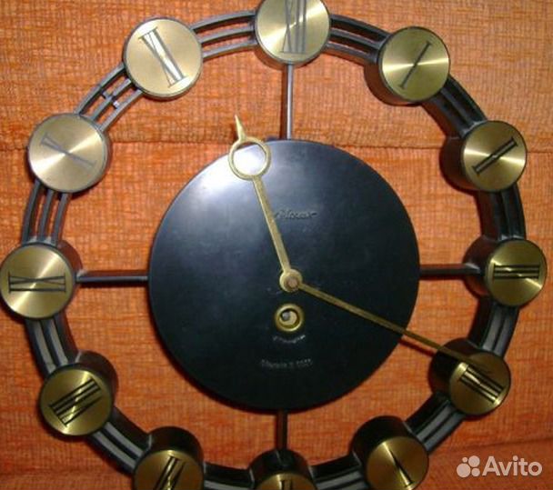 Часы СССР круглые навесные настенные маяк