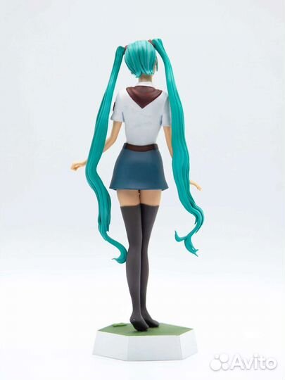 Фигурка Мику из Бесконечного лета