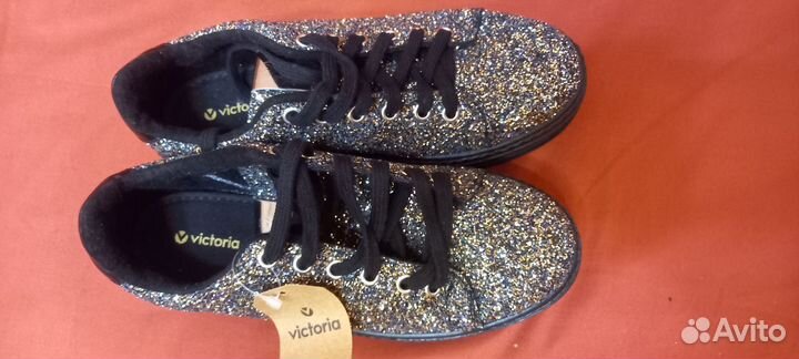 Кроссовки женские