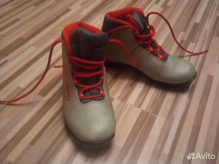 Лыжные ботинки