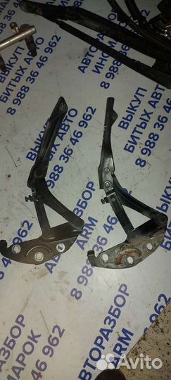 Петля капота на Volkswagen Phaeton