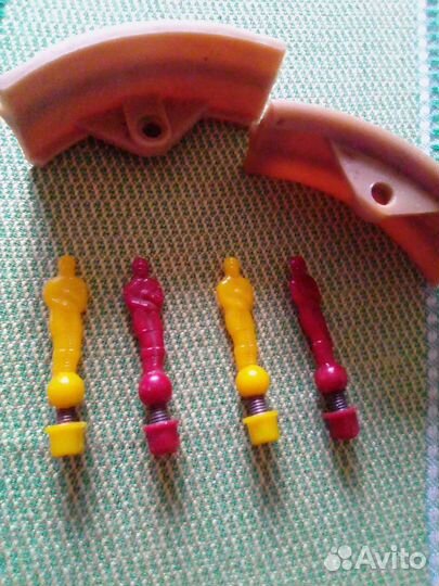 Футболисты и ворота для футбола