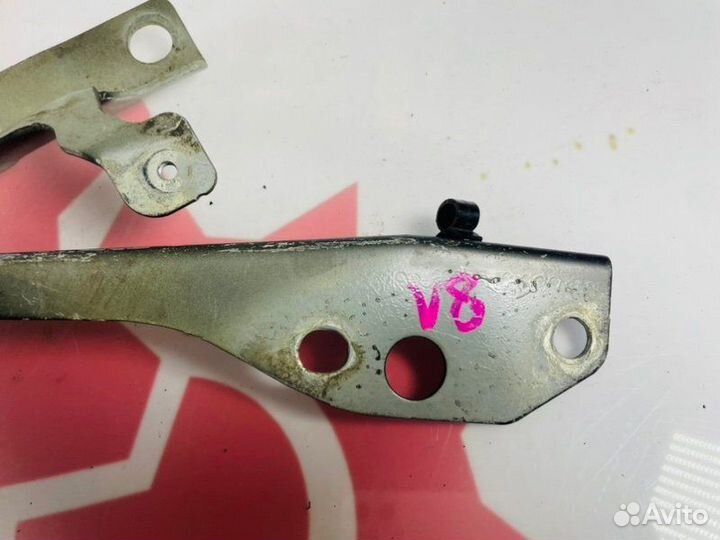 Петля капота левая Volvo V50 2006