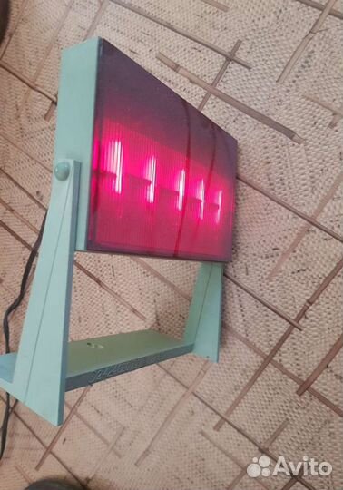 Красная лампа для фотостудии