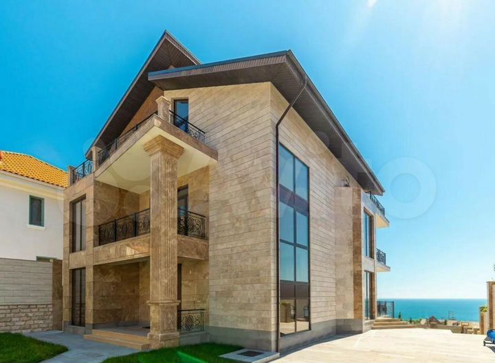 Дом 400 м² на участке 7 сот.