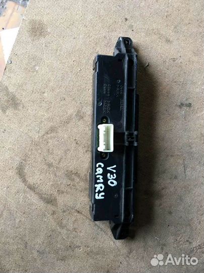 Часы в торпеды Toyota Camry V30