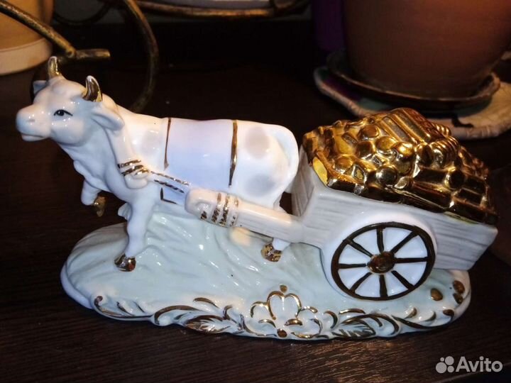 Статуэтка фарфоровая 