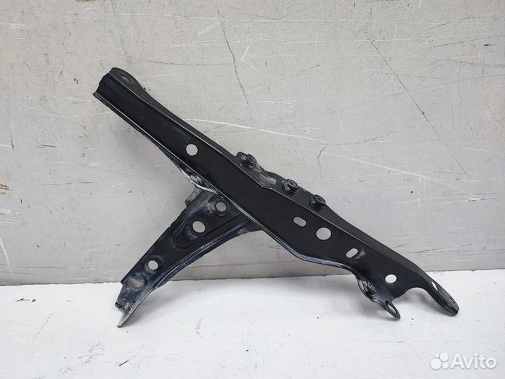 Кронштейн замка капота toyota LC prado 150