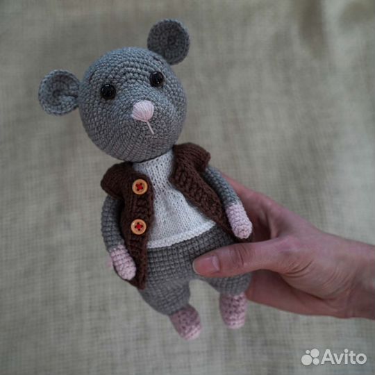 Вязаная игрушка Мышонок