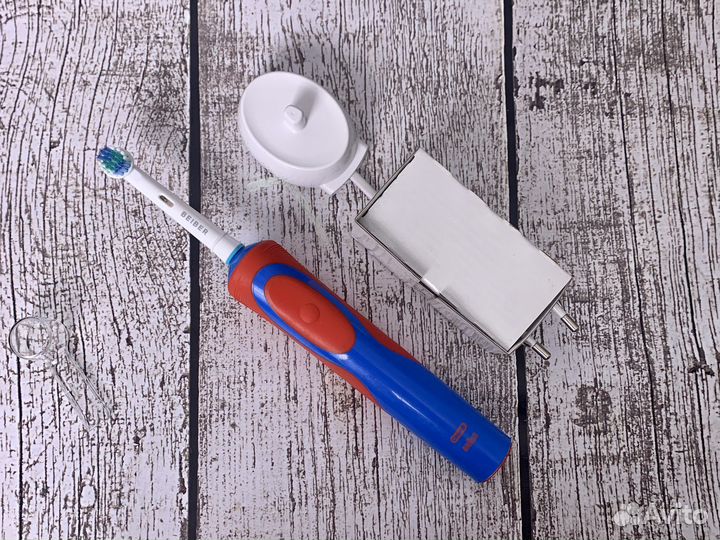 Электрическая зубная щетка Braun Oral B детская