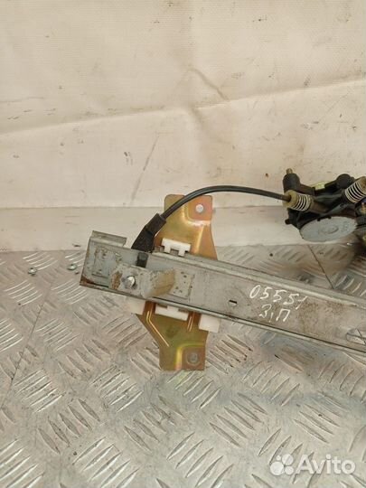 Стеклоподъемник задний правый Kia Clarus рест