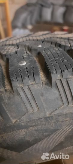 Bridgestone Blizzak Spike-02 SUV 205/70 R15