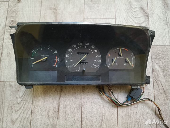 Щиток приборов Saab 9000