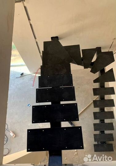 Прямая лестница на металлокаркасе