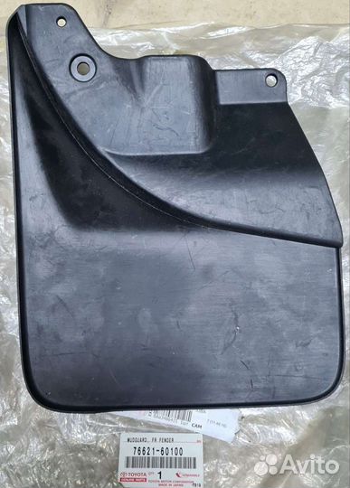 Брызговик передний правый land cruiser prado 120